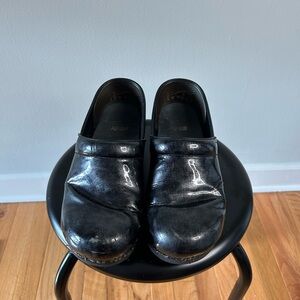 Woman’s Black Leather Clogs